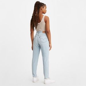 Levi’s high waist taper Jean RED TAG